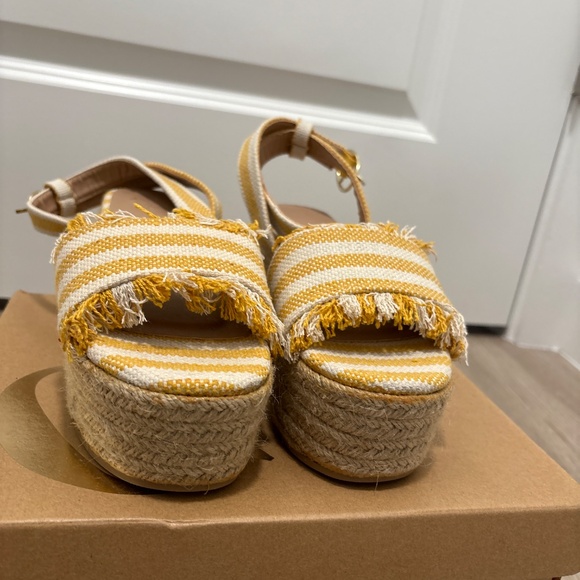 Charlotte Russe Platform shoes - Picture 2 of 3